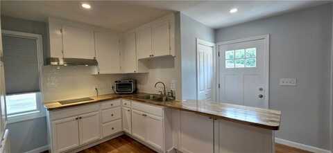 42 Putnam Pike, Johnston, RI 02919