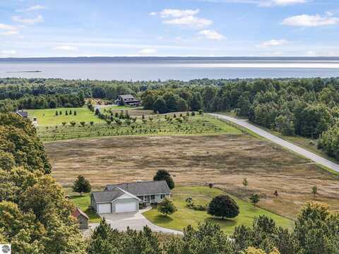 11125 Lee Mann Road, Northport, MI 49670