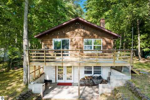 3900 Harolds Road, Traverse City, MI 49696