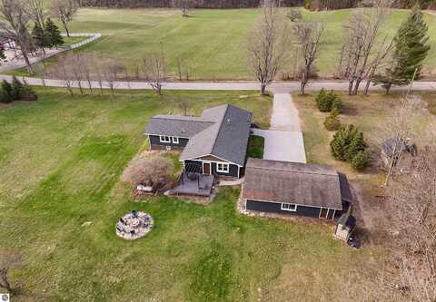 9090 E 32 Road, Cadillac, MI 49601
