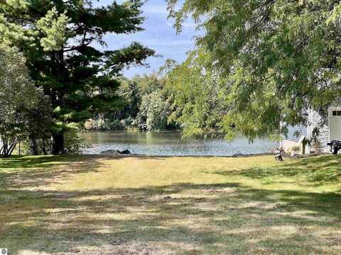 1255 Queensway Drive, Isabella, MI 48893