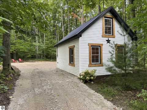 7030 SW Creighton Road, South Boardman, MI 49680