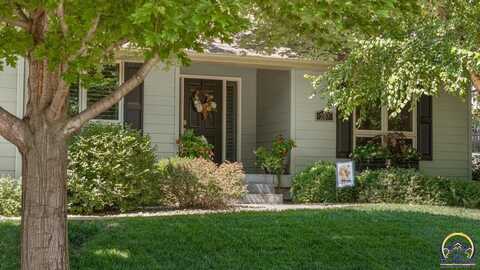 207 Ruth's Ln, Wamego, KS 66547