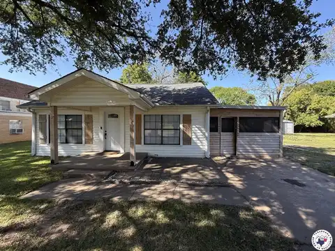 208 Main St, Maud, TX 75567