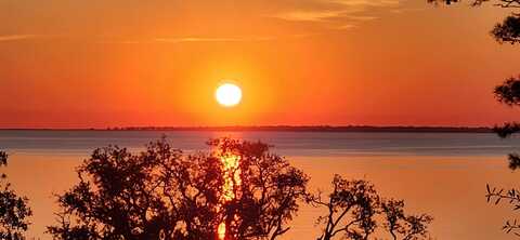 801 SE F Avenue, Carrabelle, FL 32322