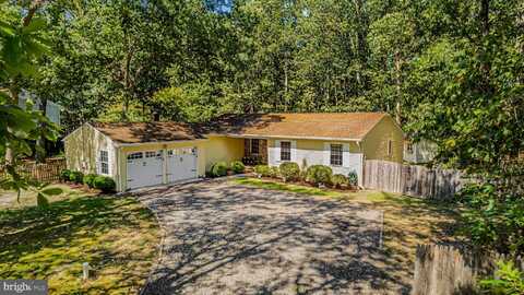 4 OAK LEAF ROAD, BERLIN, NJ 08009