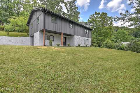 1091 Long Crescent Dr, Bristol, VA 24201