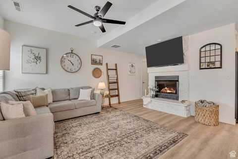 2283 S 1900 W, Woods Cross, UT 84087