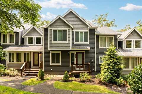 1812 Eagles Ridge Ct, Hidden Valley, PA 15501