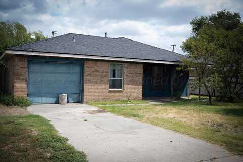 618 Oak Avenue, Dumas, TX 79029