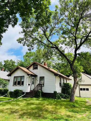 516 N Washington Street, Aberdeen, SD 57401