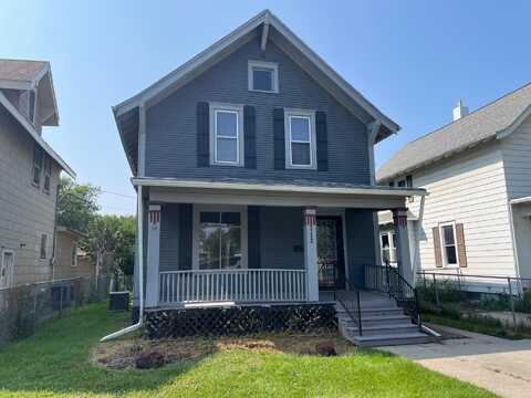 722 S 3rd Street, Aberdeen, SD 57401