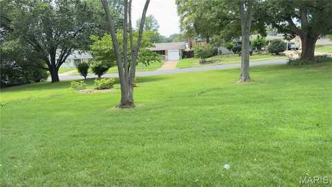 660 Herbst Drive, Florissant, MO 63031