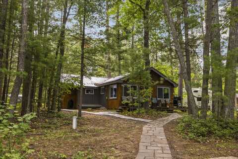 7982 Blueberry Lane, Johannesburg, MI 49751