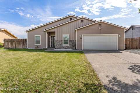 2205 S 68th Ave, Yakima, WA 98903
