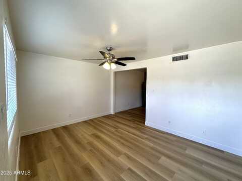 1320 E VISTA Avenue, Phoenix, AZ 85020