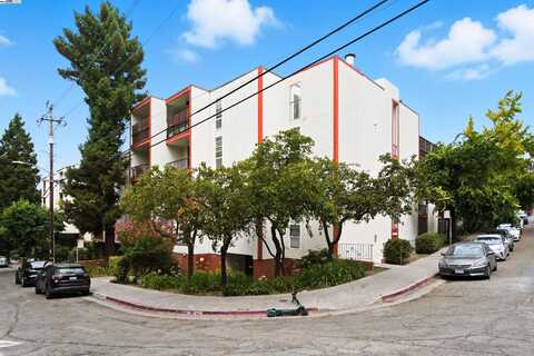 250 Whitmore St, Oakland, CA 94611