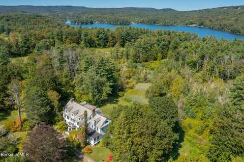 535 Main Rd, Monterey, MA 01245
