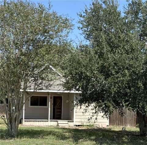 805 E Main St, Skidmore, TX 78389