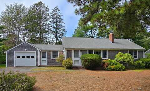 15 Woodside Park Road, West Dennis, MA 02670