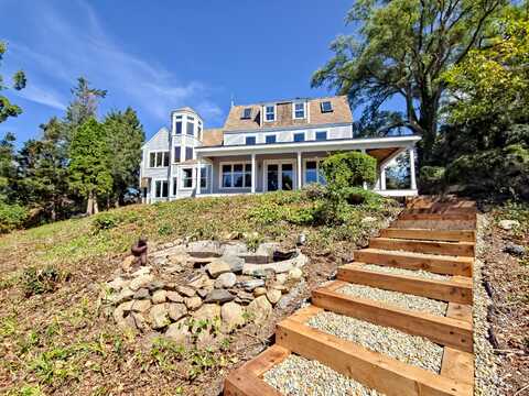 10 Squeteague Harbor Road, Cataumet, MA 02534