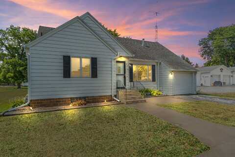 510 Garfield Avenue, Farnhamville, IA 50538