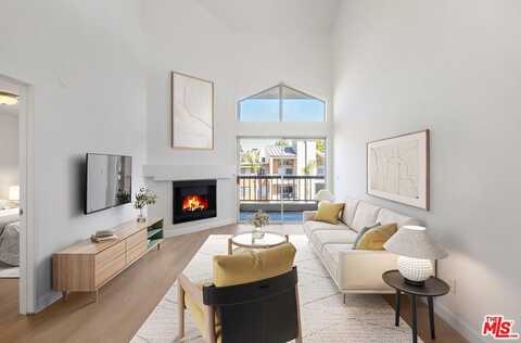 5565 Canoga Ave, Woodland Hills, CA 91367