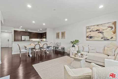 10878 N Bloomfield St, Toluca Lake, CA 91602