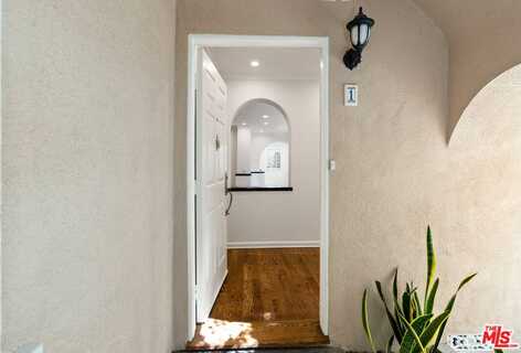 910 N Alfred St, West Hollywood, CA 90069