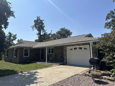 309 4th St. Circle, Carrollton, MO 64633