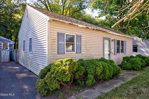 54 Miracle Lane, Colonie, NY 12211