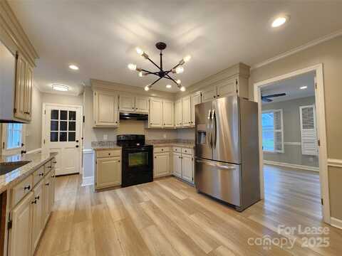 7232 Sheffingdell Drive, Charlotte, NC 28226