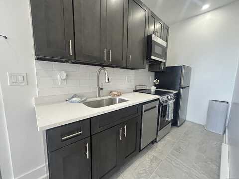 207 Bank Street, New London, CT 06320