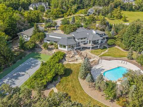 3700 Hidden Creek Drive, West Des Moines, IA 50265