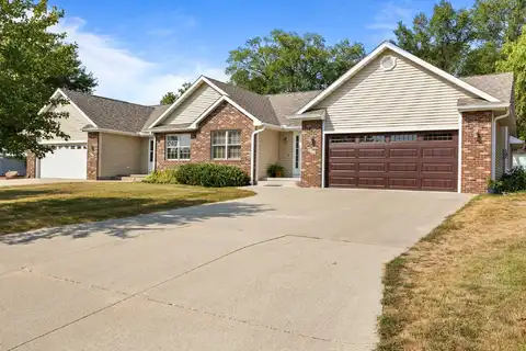 822 N 3rd Avenue, Winterset, IA 50273