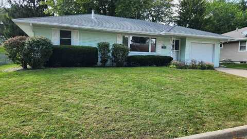 1821 Glendale, Dubuque, IA 52001