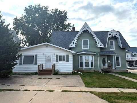 210 S 2nd, Maquoketa, IA 52060