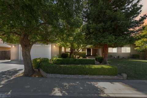 2012 Beverly Ave, Clovis, CA 93611