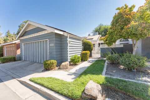 1818 Cain Street S, Visalia, CA 93292