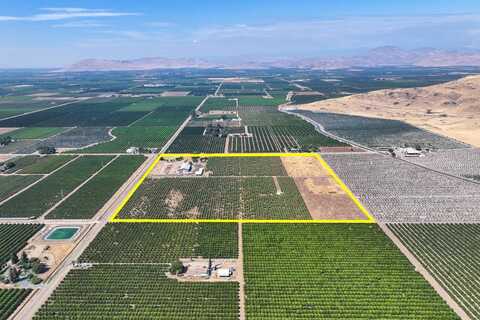 23667 Dinuba Avenue E, Dinuba, CA 93618