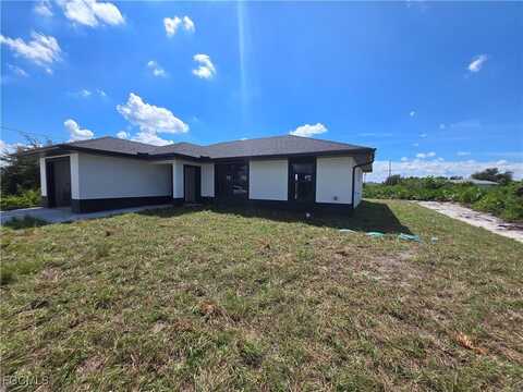 2707 30th Street SW, Lehigh Acres, FL 33976