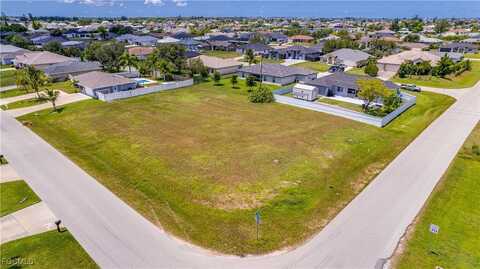 860 NE 7th Place, Cape Coral, FL 33909