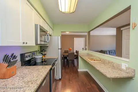 7006 Wildwood Cir, Louisville, KY 40291