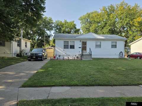 8616 B Street, Omaha, NE 68124