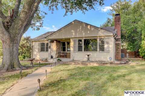 702 N 75 Street, Omaha, NE 68114