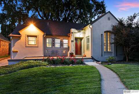 910 S 58th Street, Omaha, NE 68106