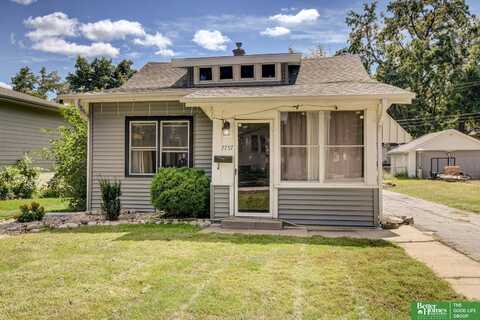 7757 Oakwood Street, Ralston, NE 68127