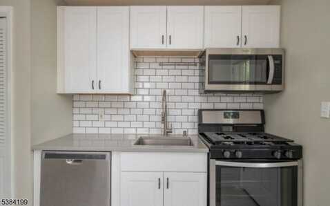 83 Chestnut St, Morristown, NJ 07960