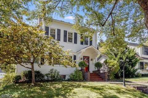 27 Morningside Rd, Verona, NJ 07044