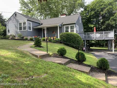 92 Grandview Avenue, Dallas, PA 18612